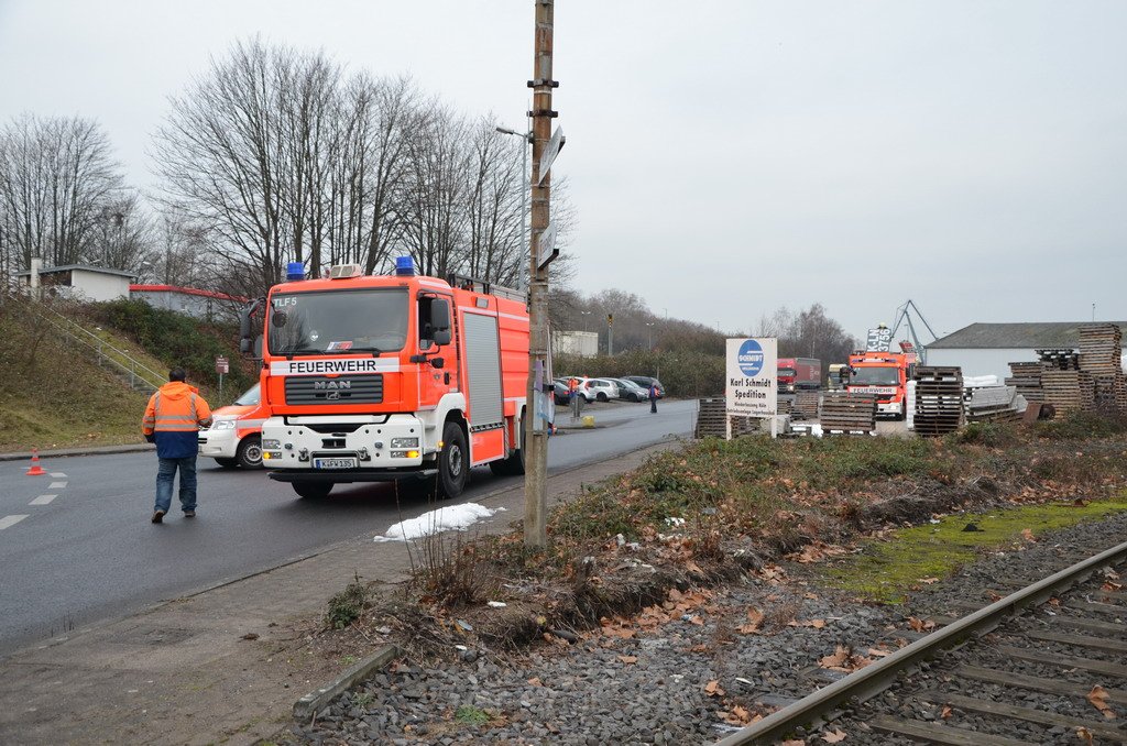 LKW umgestuerzt Niehler Hafen P005.JPG